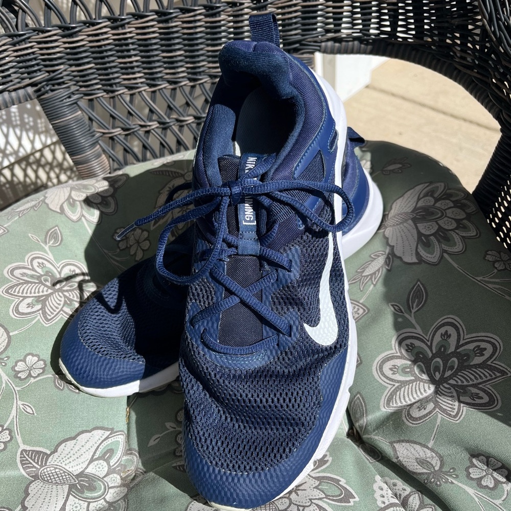 Men’s navy blue NIKE training runner sneakers size 11.5 US very good condition
